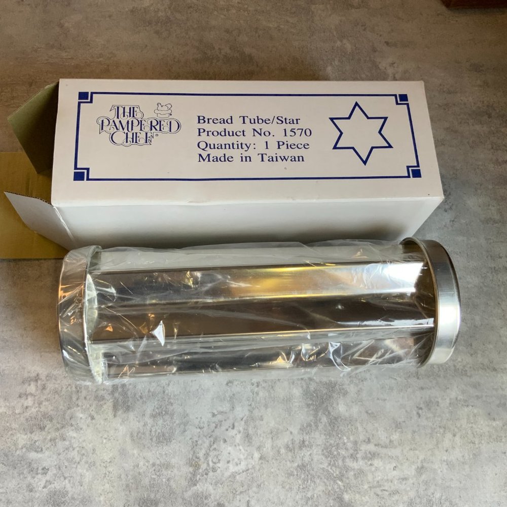 Pampered Chef - Valtrompia Star Shaped Bread Tube NWT